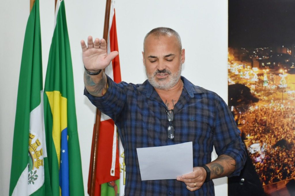 Cleber Fossá toma posse como vereador na Câmara Municipal de&nbsp;Chapecó