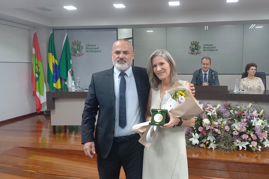 Cleber Fossá indica Edna Petri para receber a comenda “Professora Eli Maria&nbsp;Bellani”