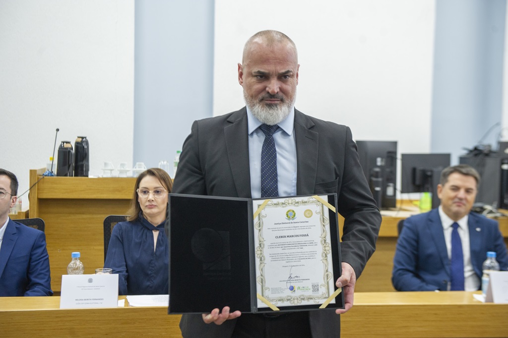 Cleber Fossá é oficialmente diplomado como vereador eleito de&nbsp;Chapecó
