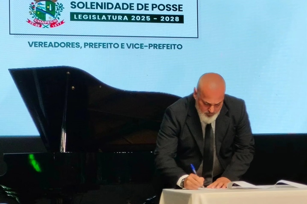 Cleber Fossá toma posse como vereador para o mandato de 2025 a&nbsp;2028