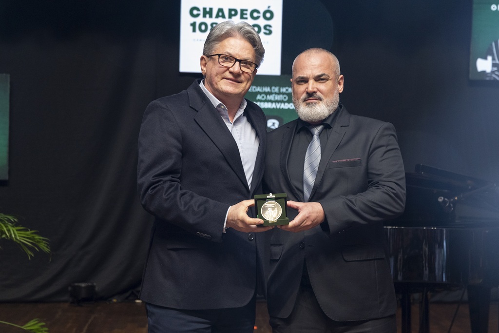 Entrega da Medalha de Honra ao Mérito O Desbravador alusiva aos 108 anos de&nbsp;Chapecó