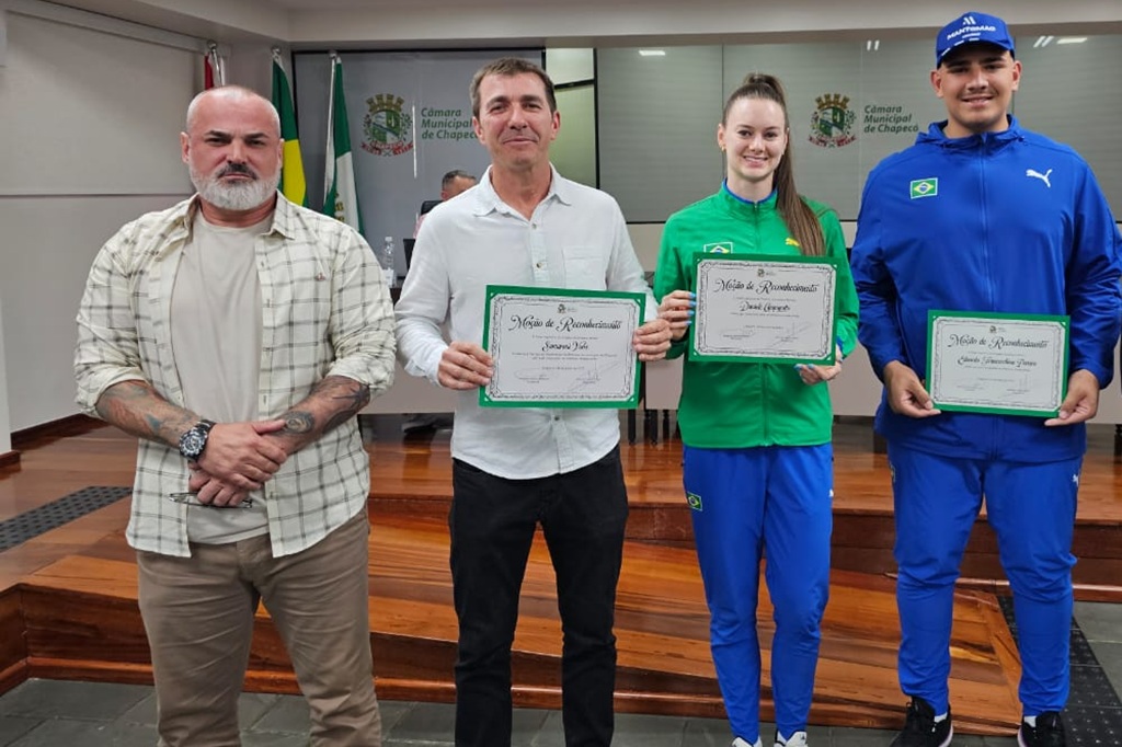 Técnico de atletismo e atletas são homenageados pela Câmara Municipal de&nbsp;Chapecó